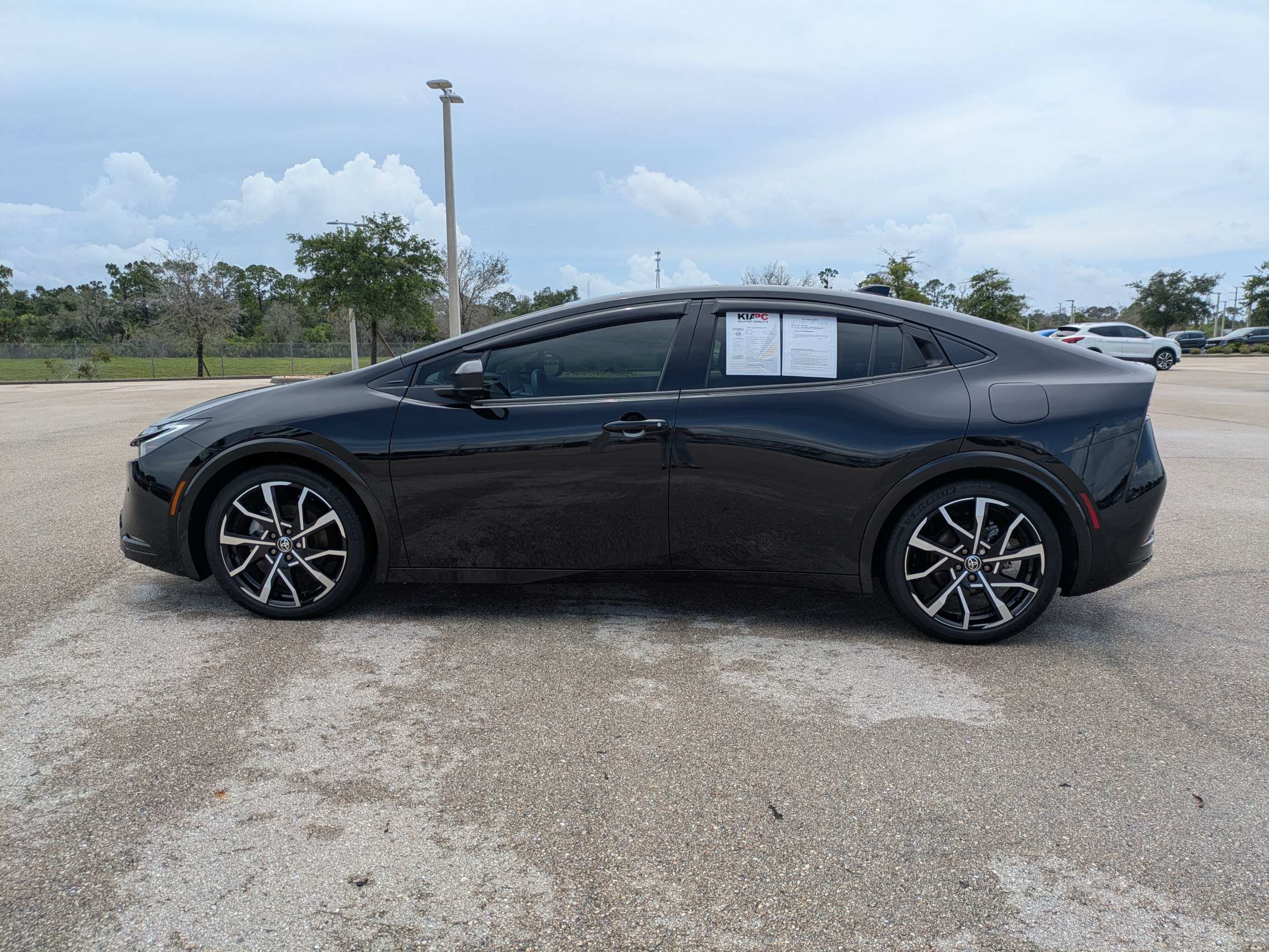 Used 2024 Toyota Prius Prime FWD image 8