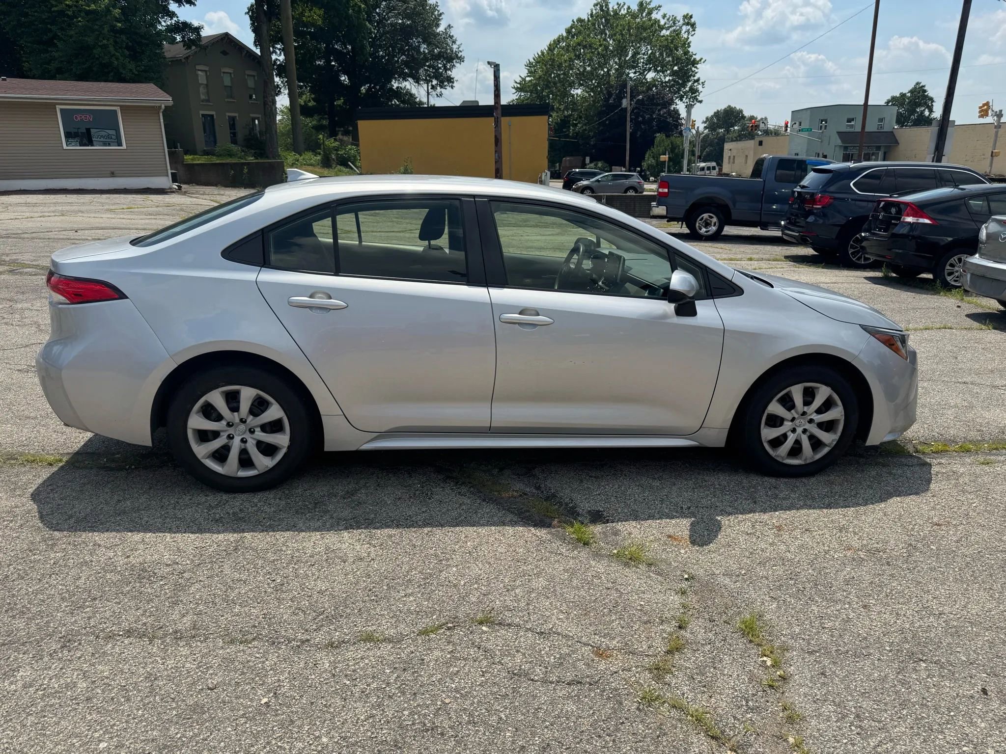 Used 2020 Toyota Corolla LE image 4