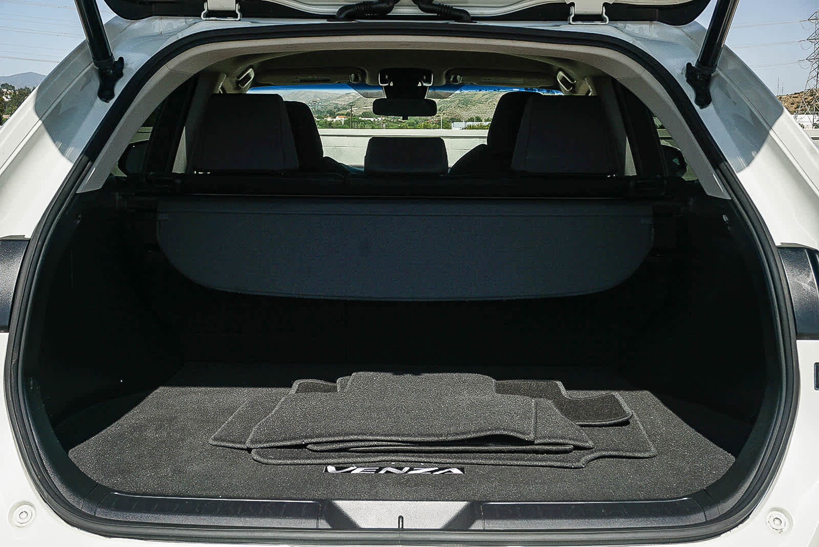 Used 2021 Toyota Venza LE w/ Carpet Mat Package (TMS) AWD/4WD image 32