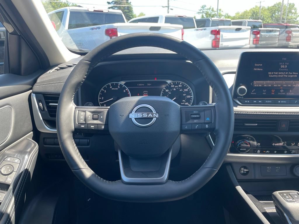 Used 2025 Nissan Rogue SV w/ SV Premium Package AWD/4WD image 11