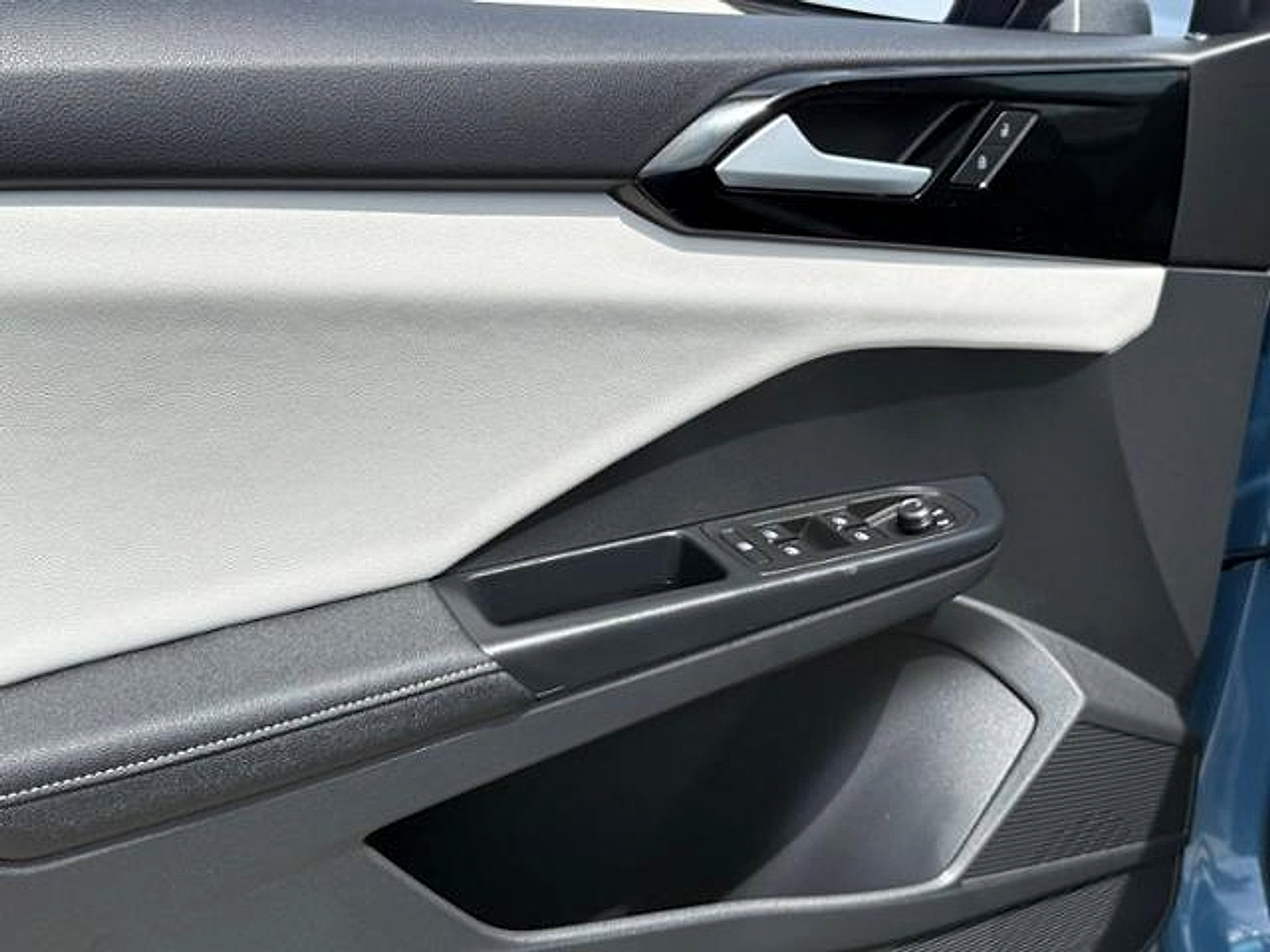 New 2026 Volkswagen Taos S FWD image 9