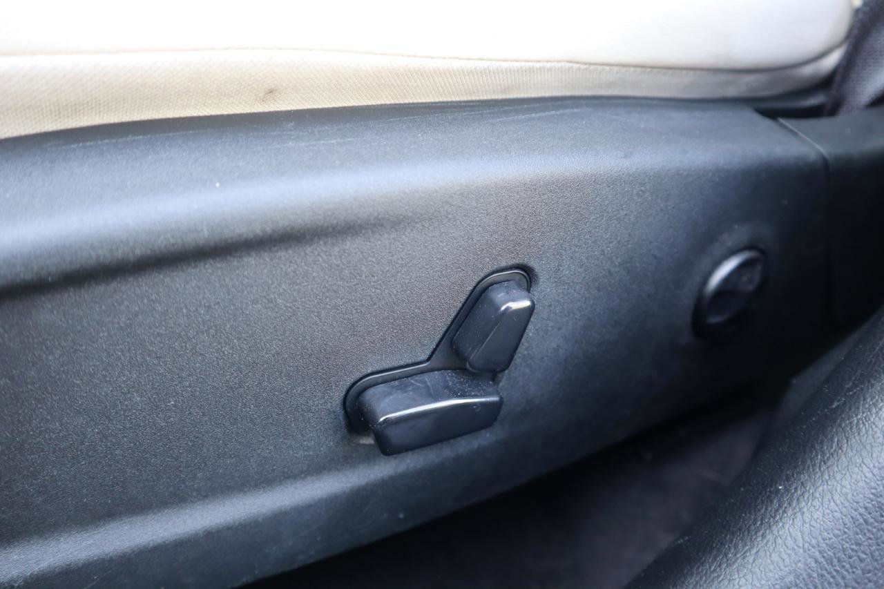 Used 2015 Chrysler 300 C w/ Light Group image 59