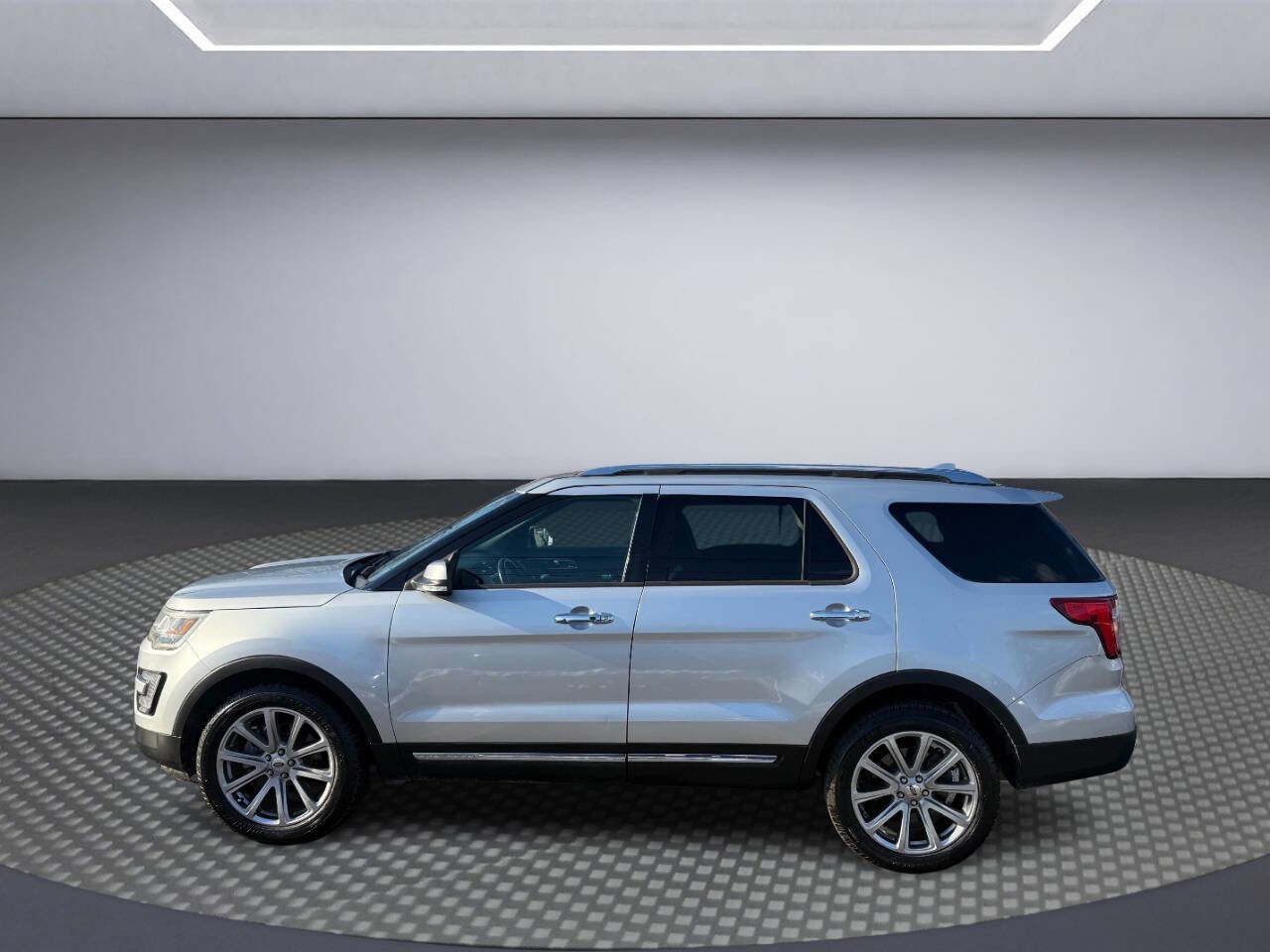 Used 2017 Ford Explorer Limited image 4