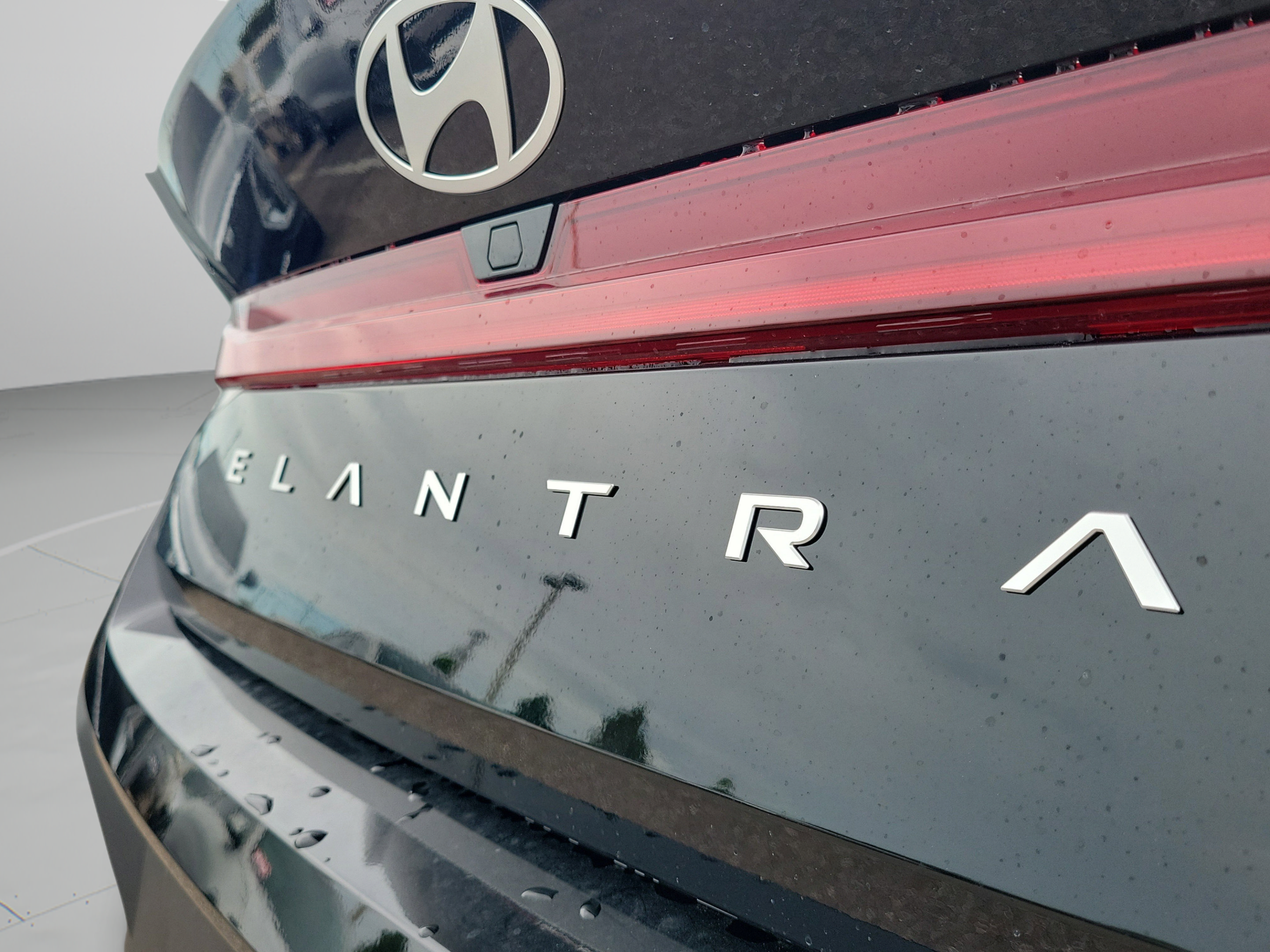 Certified 2025 Hyundai Elantra Hybrid FWD image 28