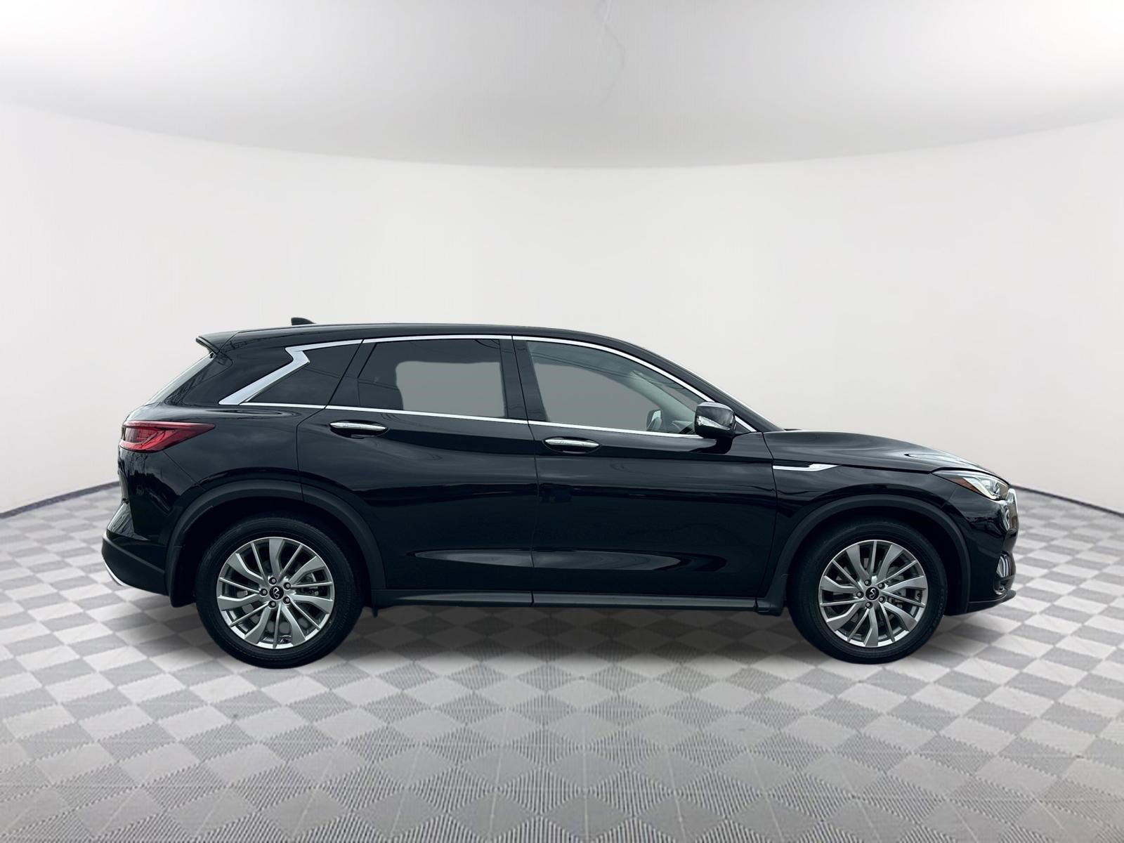 Used 2023 INFINITI QX50 Pure FWD image 4