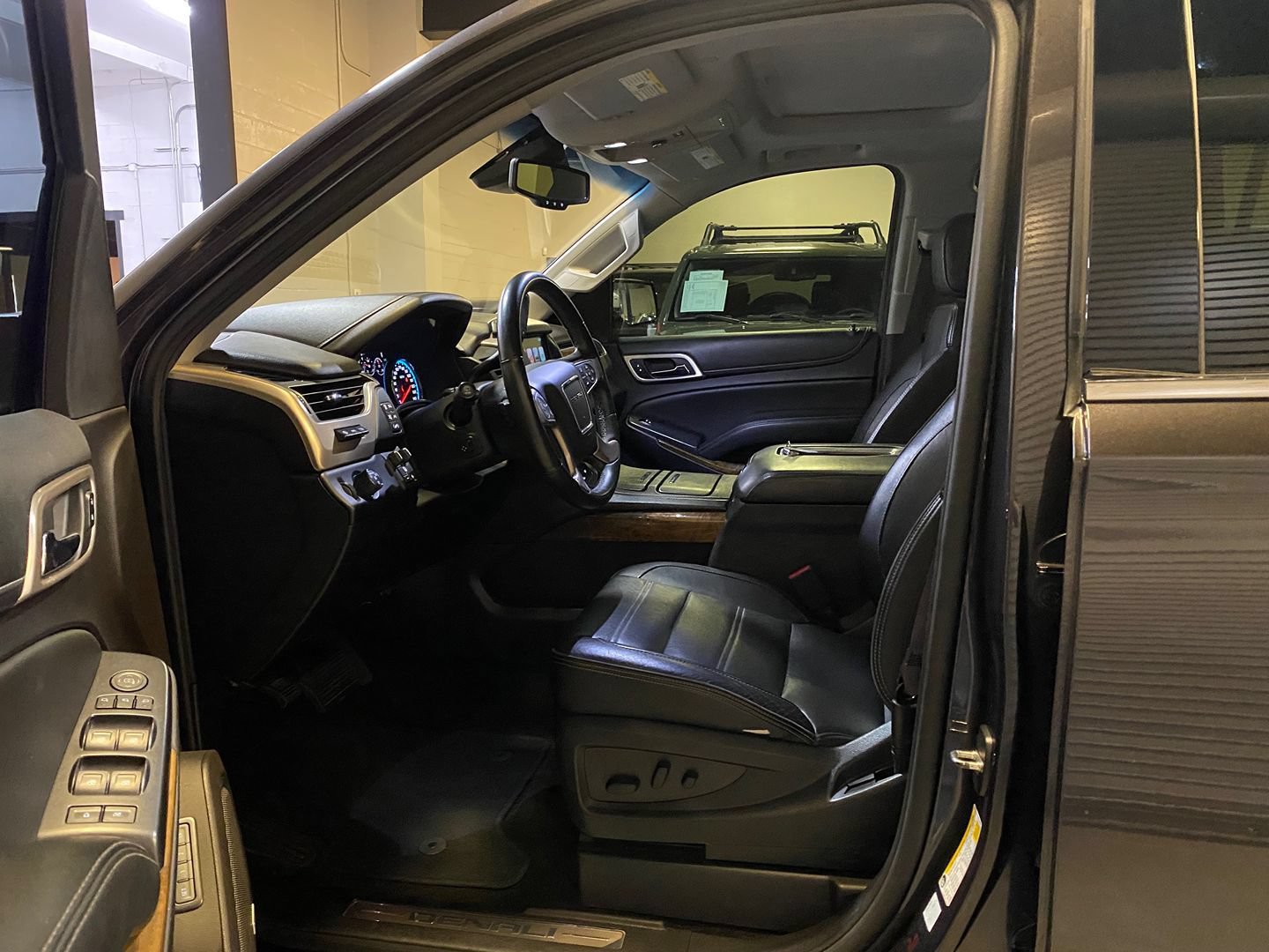 Used 2017 GMC Yukon XL Denali w/ Open Road Package RWD image 12