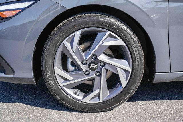 Certified 2025 Hyundai Elantra Sport w/ Cargo Package image 12