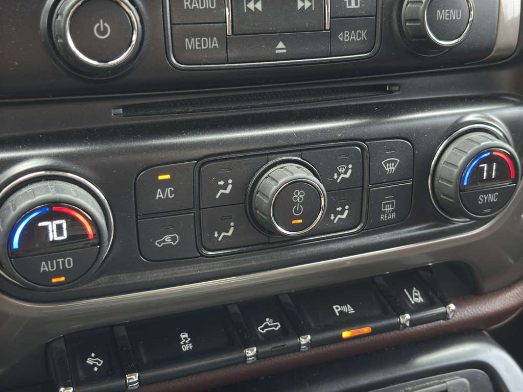 Used 2015 Chevrolet Silverado 1500 High Country w/ High Country Premium Package AWD/4WD image 27