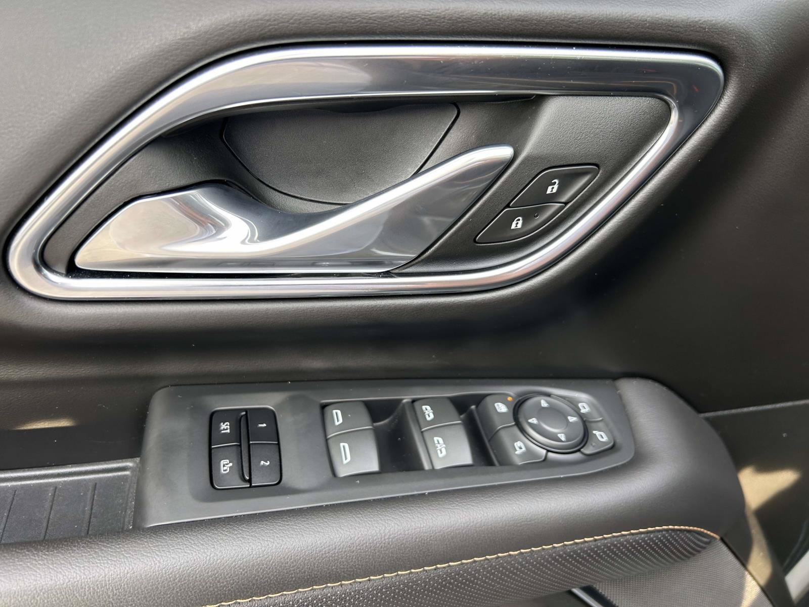 Used 2024 GMC Yukon AT4 AWD/4WD image 19