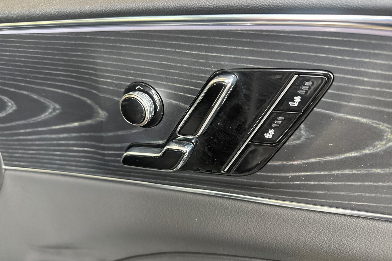 Used 2024 Cadillac Lyriq Luxury RWD image 22