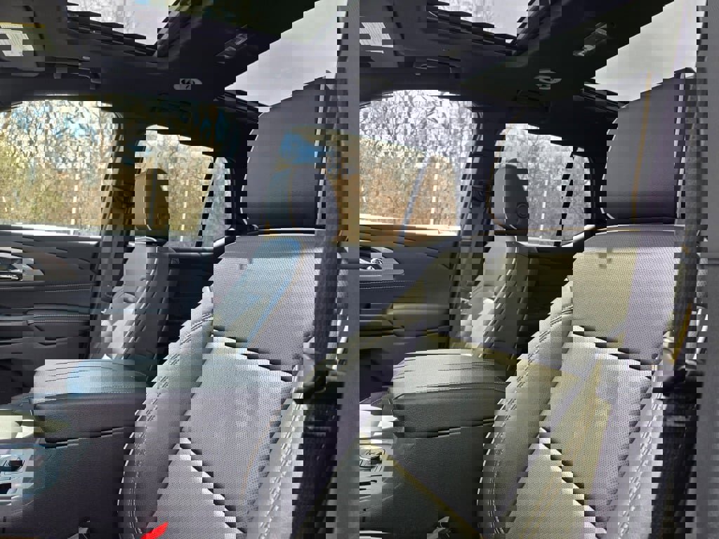 Used 2023 Chevrolet Traverse Premier w/ Redline Edition image 28