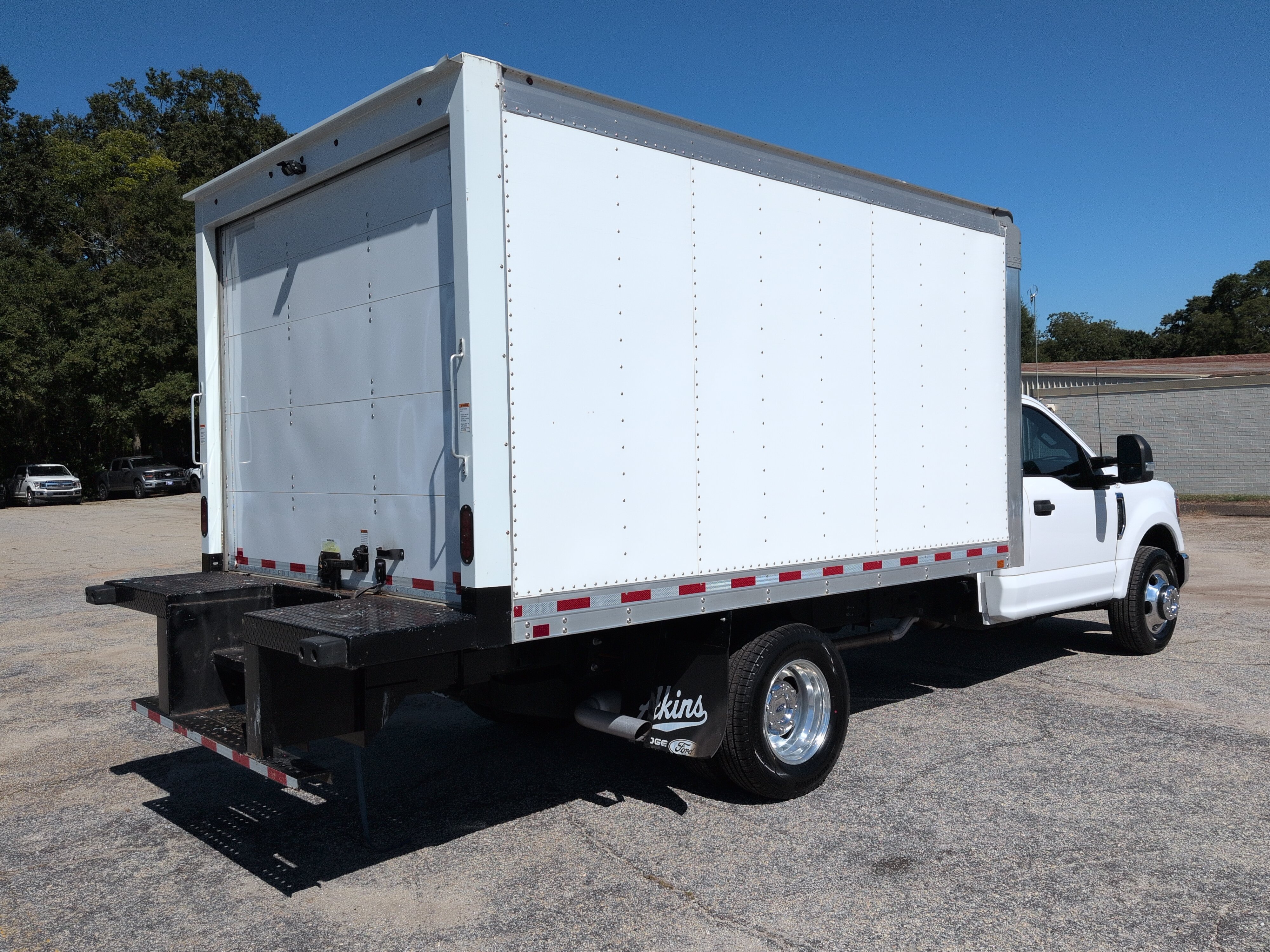 Used 2022 Ford F350 XLT RWD image 3