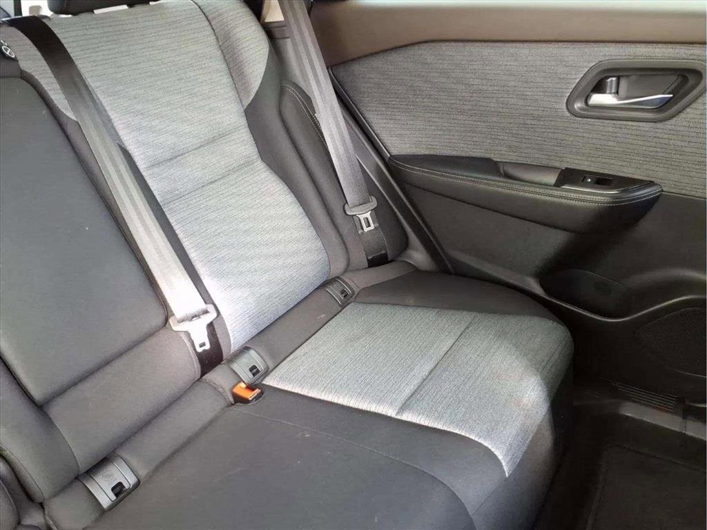 Used 2023 Nissan Rogue SV image 18