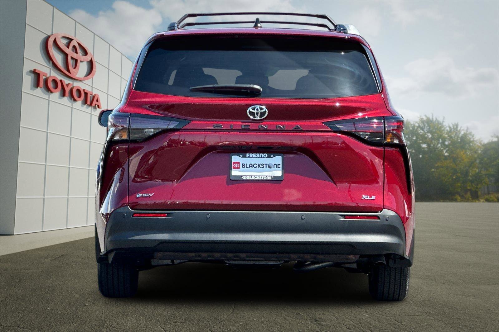 Certified 2026 Toyota Sienna XLE FWD image 4
