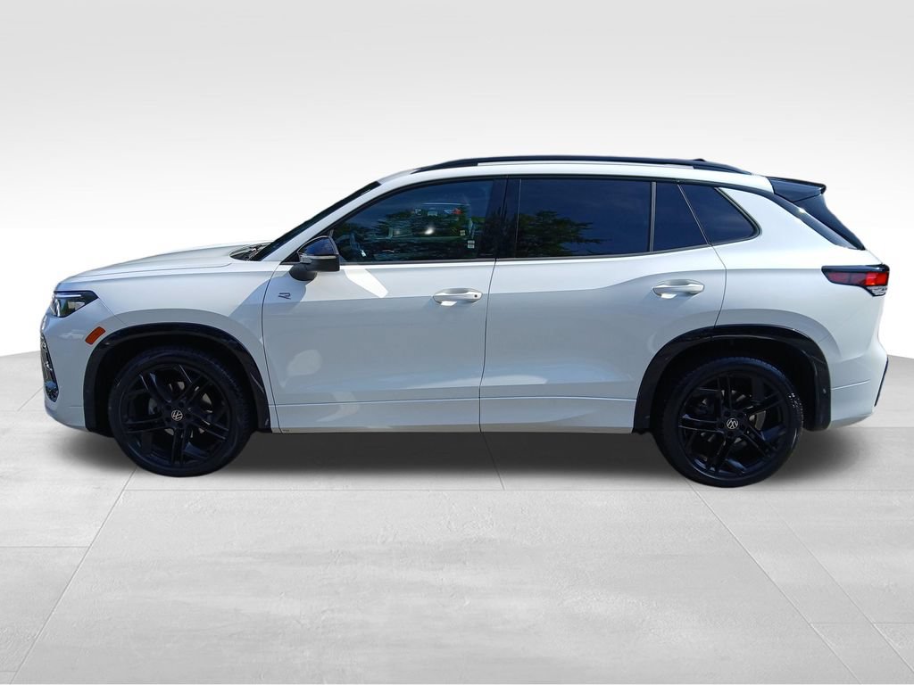 Used 2026 Volkswagen Tiguan SE R-Line FWD image 2