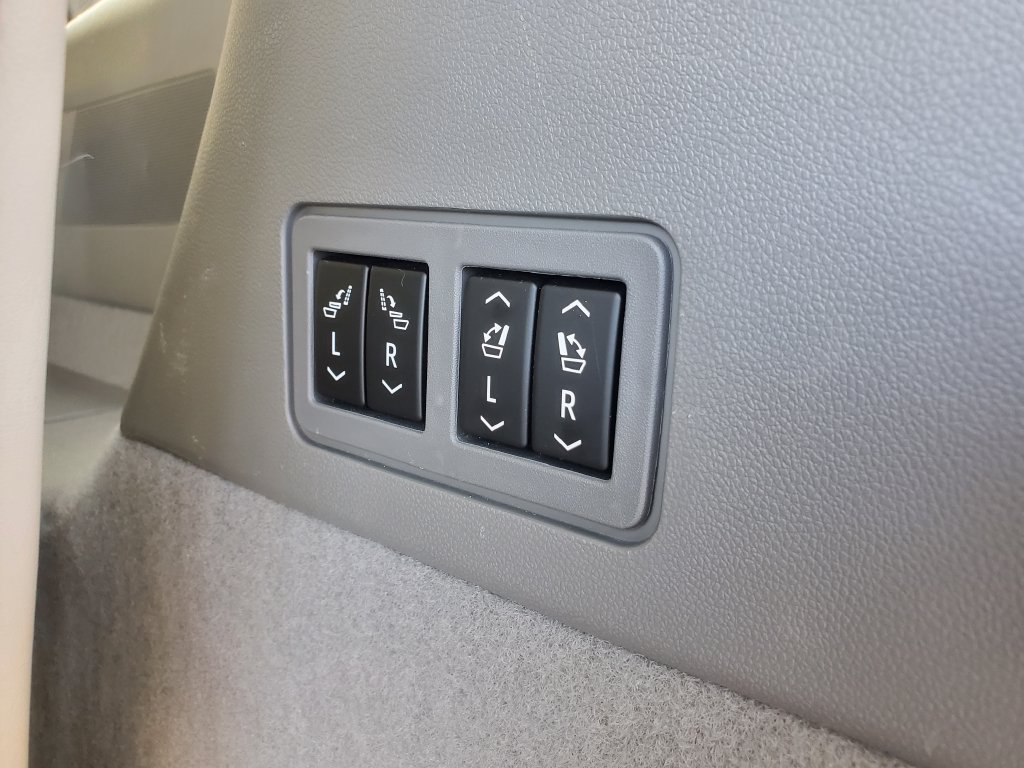 Used 2024 Cadillac XT6 Premium Luxury w/ LPO, Floor Liner Package AWD/4WD image 45