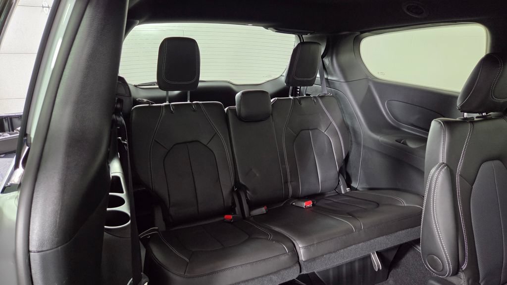 New 2025 Chrysler Pacifica Select w/ Fav Edition Package FWD image 36