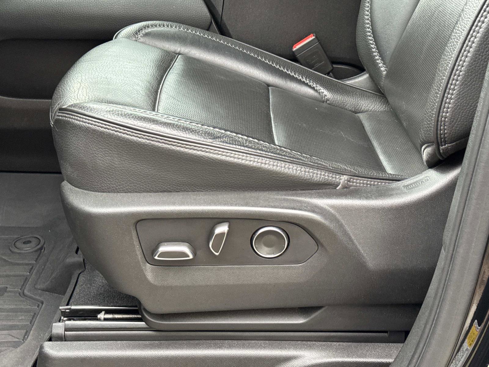 Used 2021 GMC Yukon XL Denali w/ Denali Ultimate Package image 22