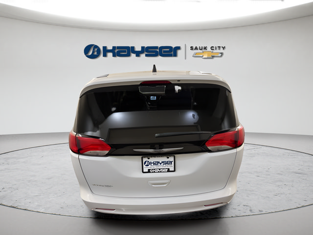 Used 2024 Chrysler Voyager LX FWD image 5