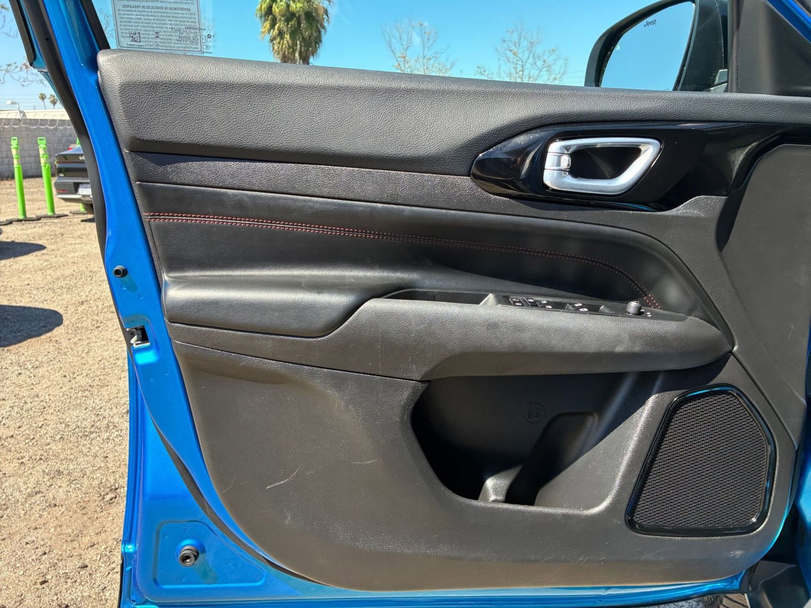 Used 2025 Jeep Compass Trailhawk AWD/4WD image 18