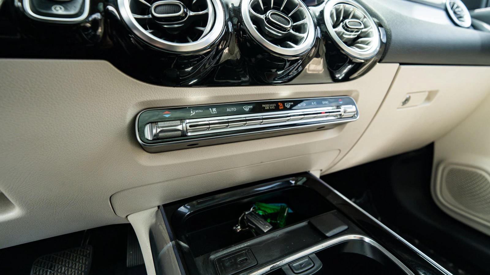 Used 2022 Mercedes-Benz GLA 250 4MATIC w/ Premium Package Lite image 44
