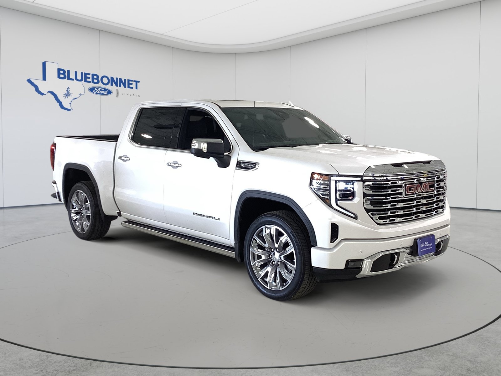 Used 2024 GMC Sierra 1500 Denali w/ Denali Reserve Package AWD/4WD image 3