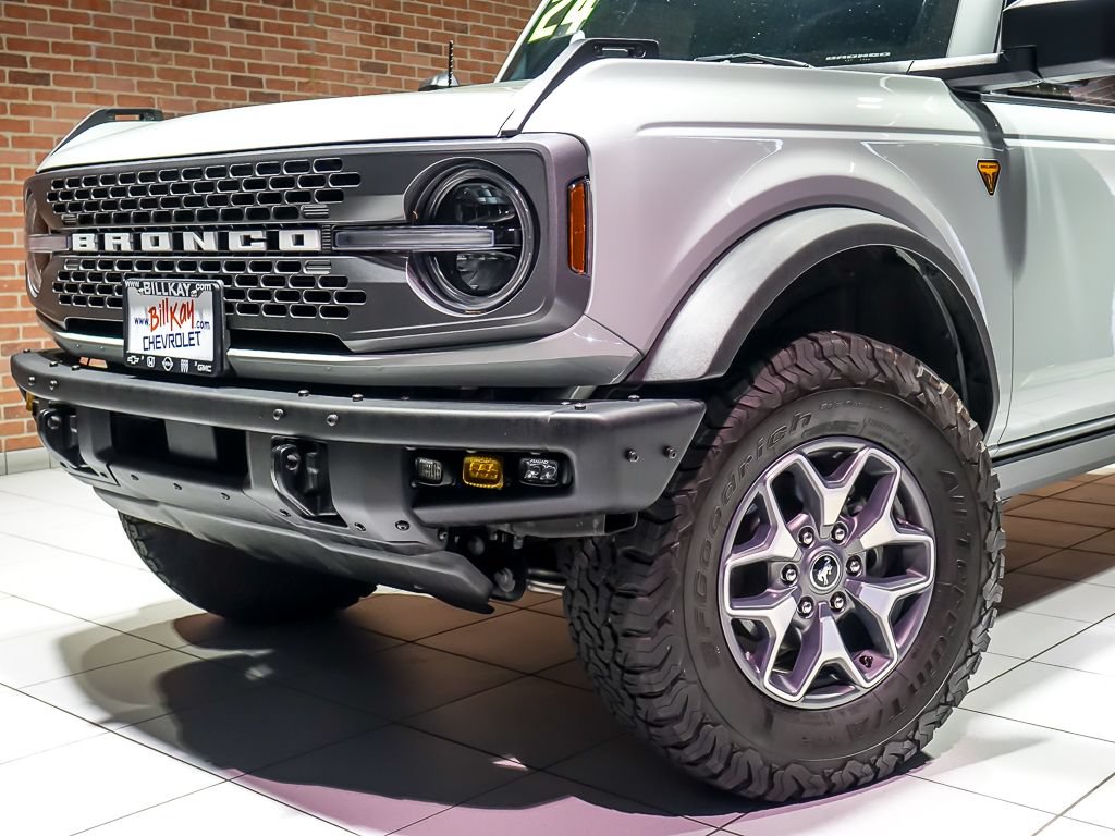 Used 2024 Ford Bronco Badlands AWD/4WD image 3