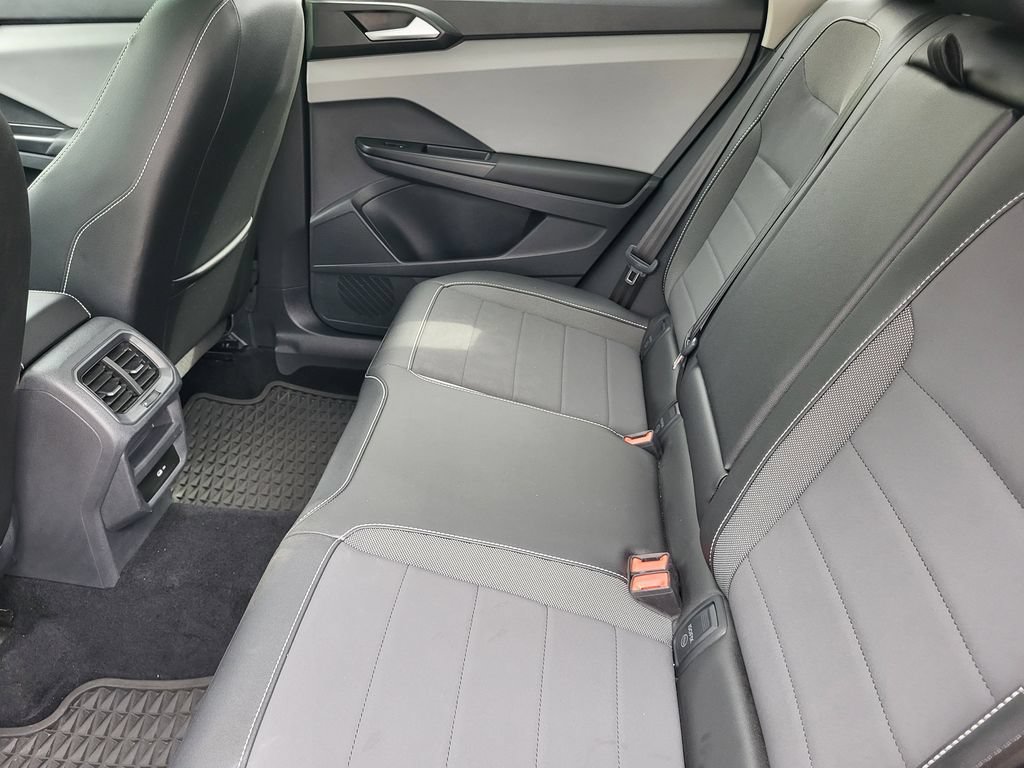 Used 2023 Volkswagen Taos SE w/ Panoramic Sunroof Package FWD image 27