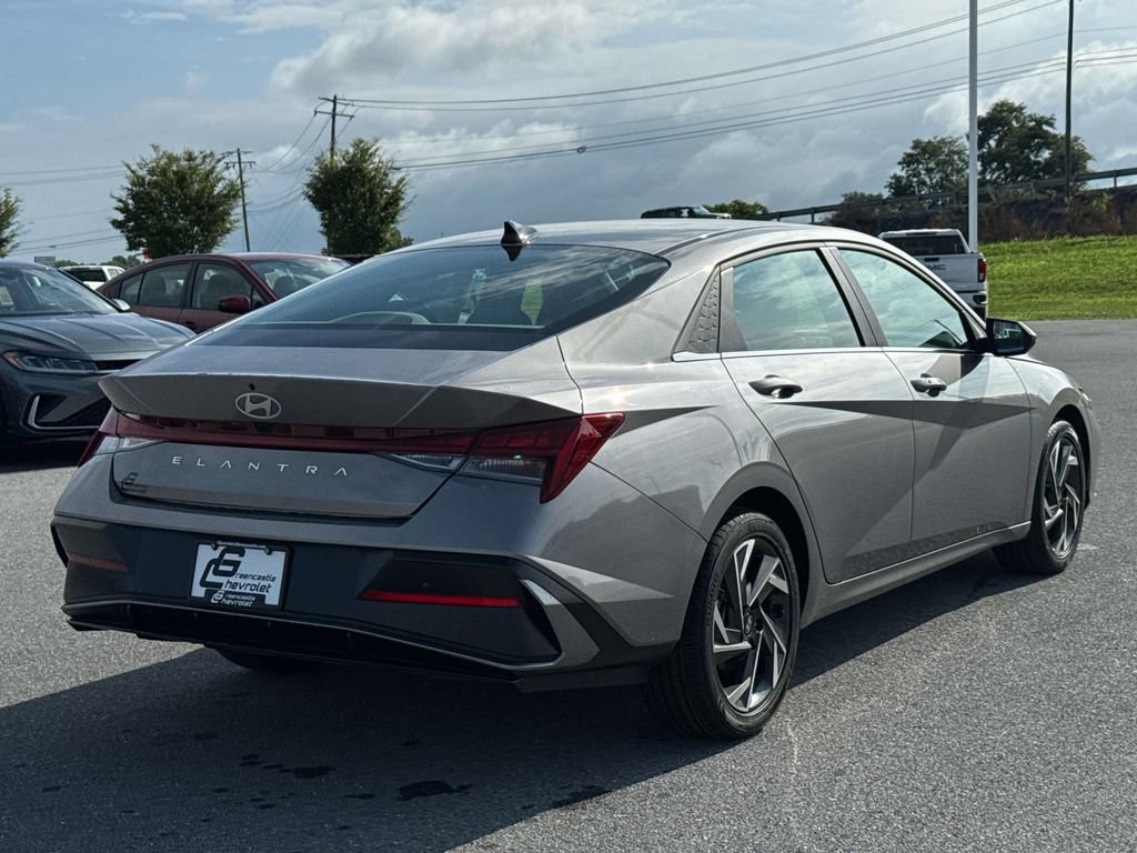 Used 2024 Hyundai Elantra SEL w/ Convenience Package FWD image 20