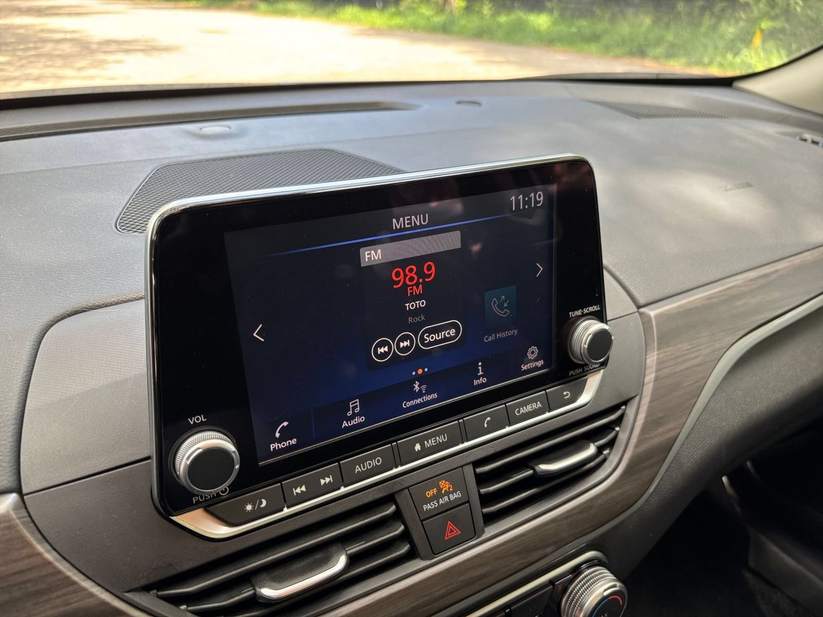 Used 2025 Nissan Altima 2.5 SV FWD image 16