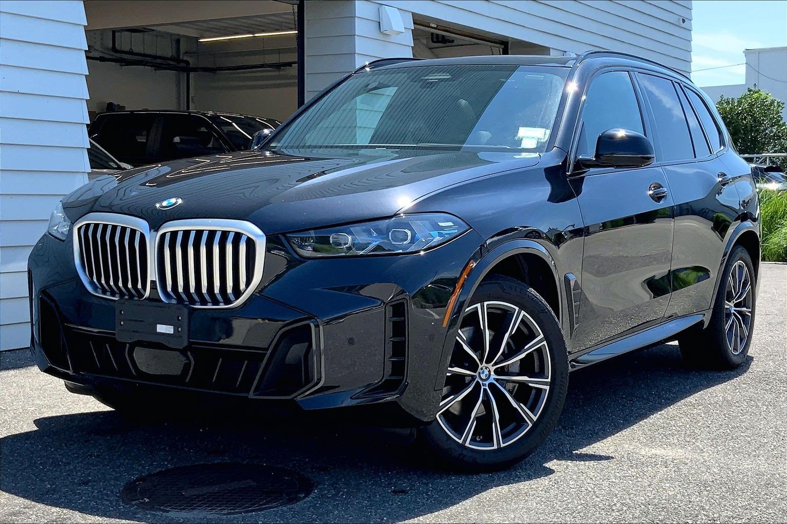 Used 2024 BMW X5 xDrive40i w/ M Sport Package AWD/4WD image 1