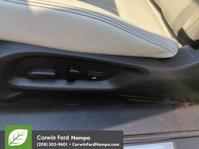Used 2017 INFINITI Q60 Red Sport 400 AWD/4WD image 12
