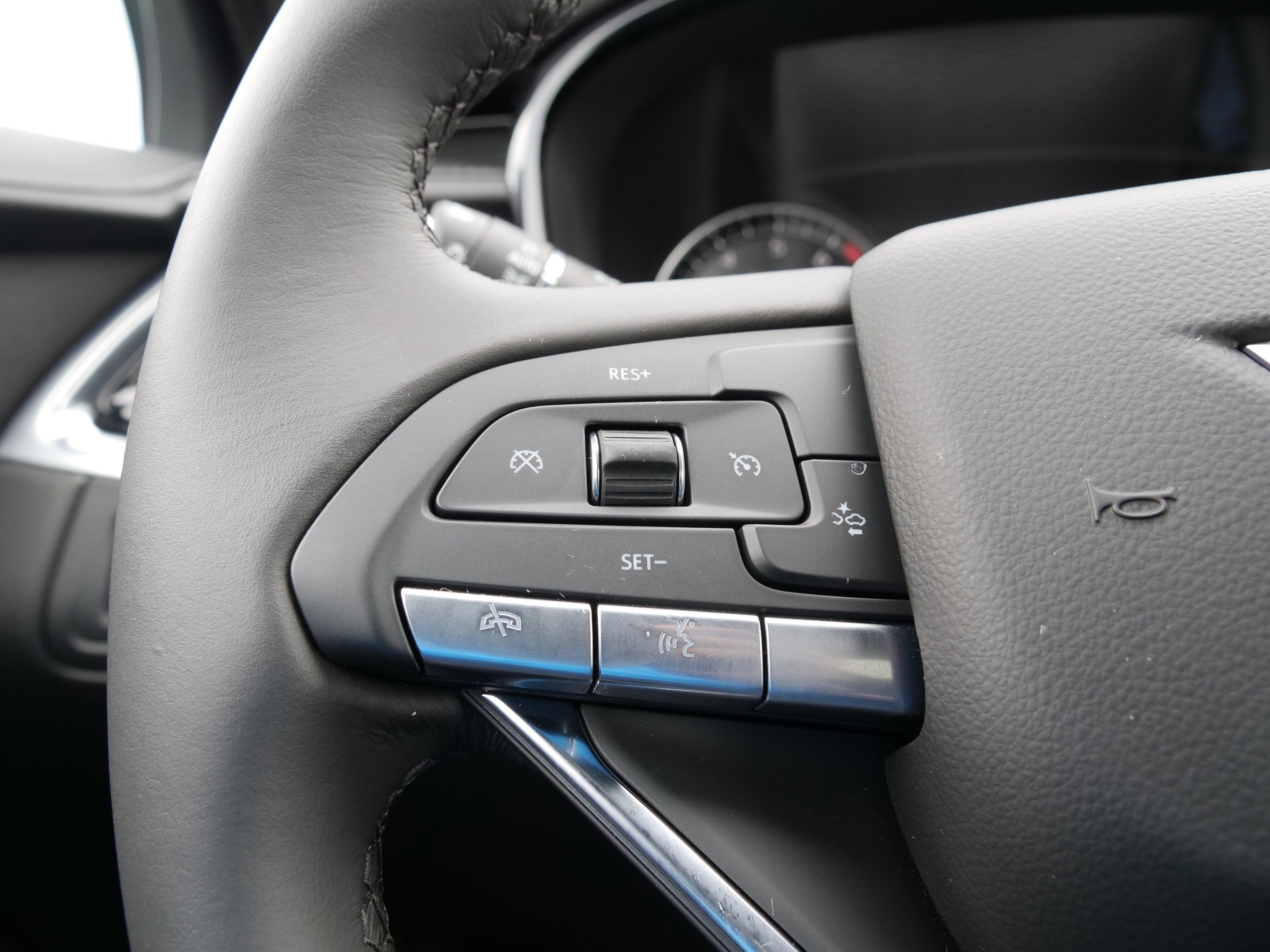 Certified 2025 Cadillac XT6 Luxury image 23