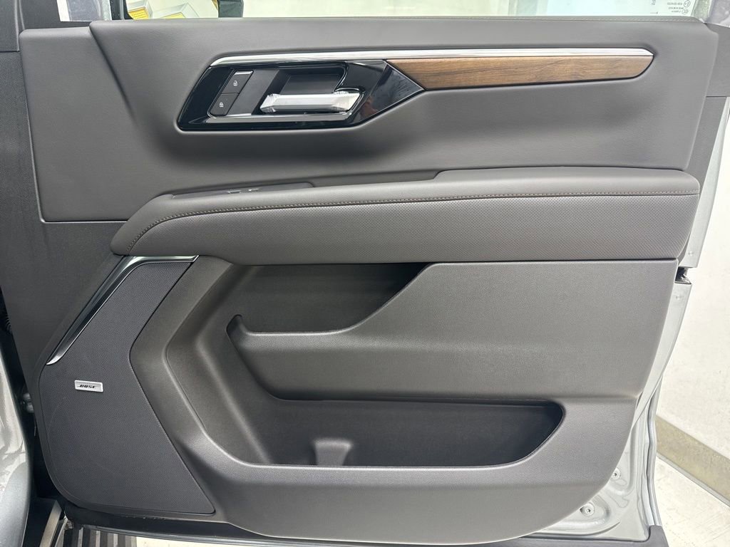 New 2025 Chevrolet Suburban High Country image 8