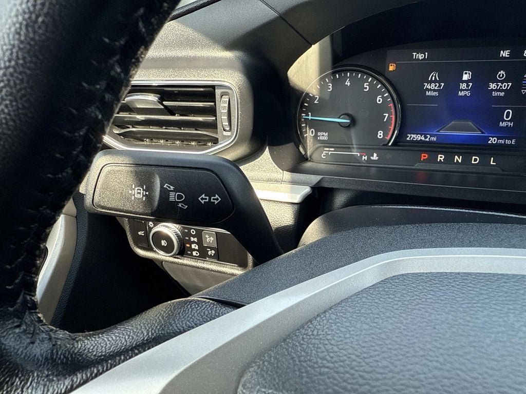 Used 2022 Ford Explorer XLT w/ Equipment Group 202A AWD/4WD image 34