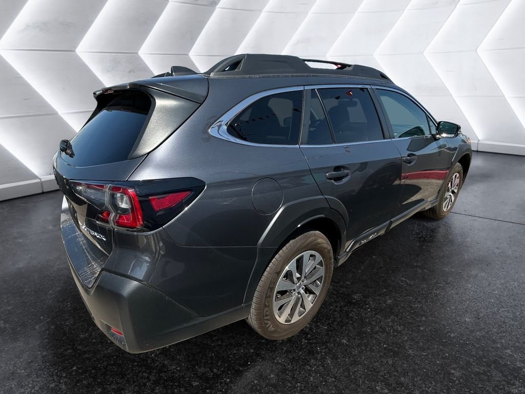 Used 2025 Subaru Outback Premium AWD/4WD image 4