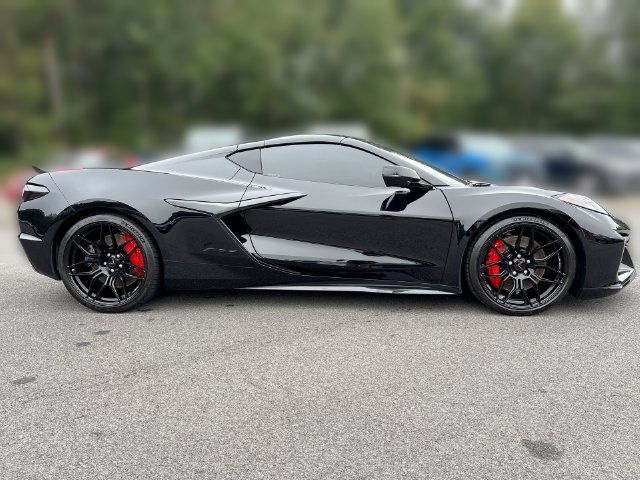 Used 2024 Chevrolet Corvette Z06 RWD image 9
