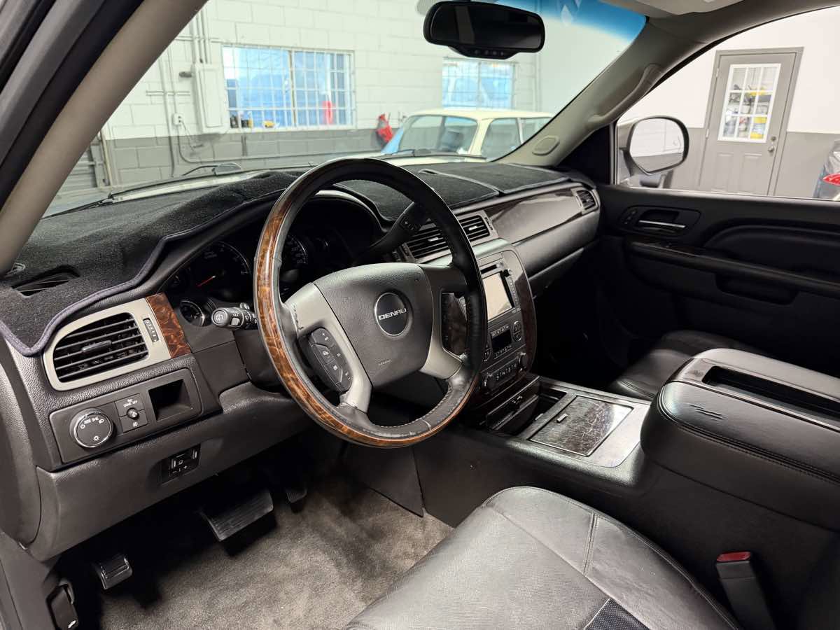 Used 2012 GMC Yukon Denali image 14