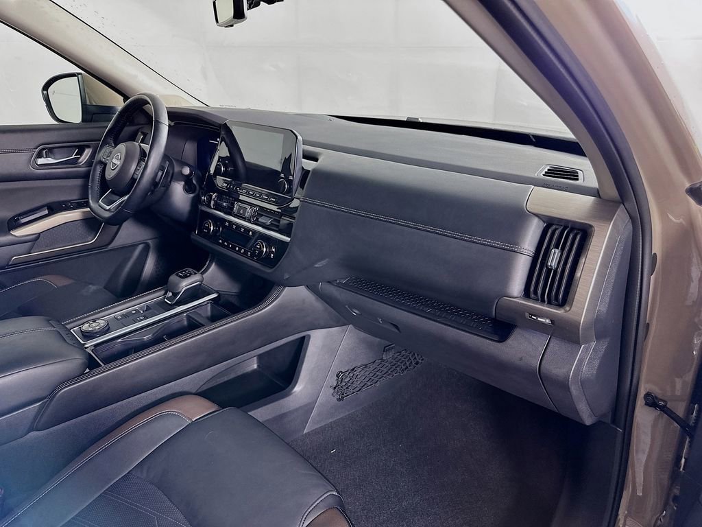 Certified 2024 Nissan Pathfinder Platinum image 39