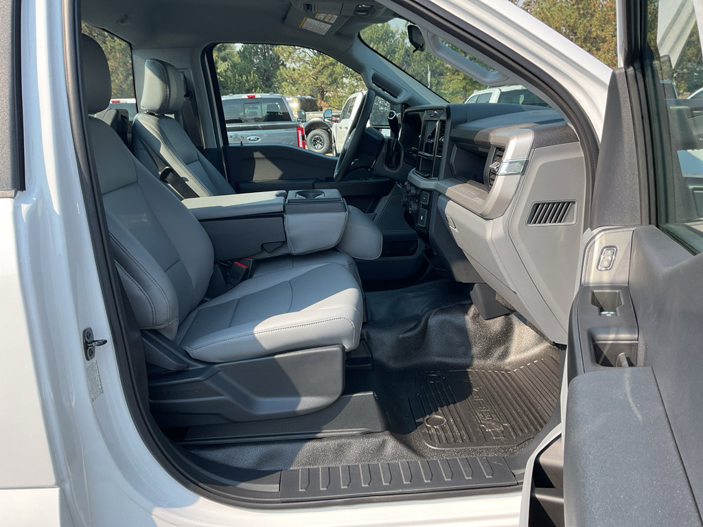 New 2026 Ford F550 4x4 Regular Cab Super Duty image 9