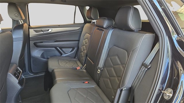 Used 2024 Volkswagen Atlas Cross Sport SE image 18