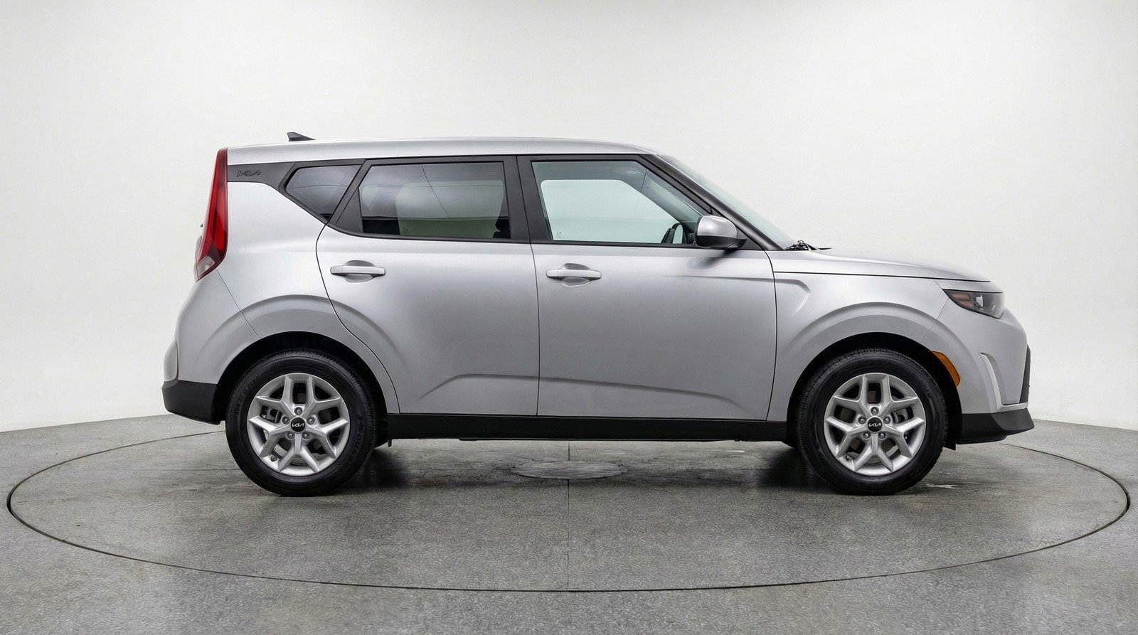 Used 2025 Kia Soul LX w/ LX Technology Package image 11