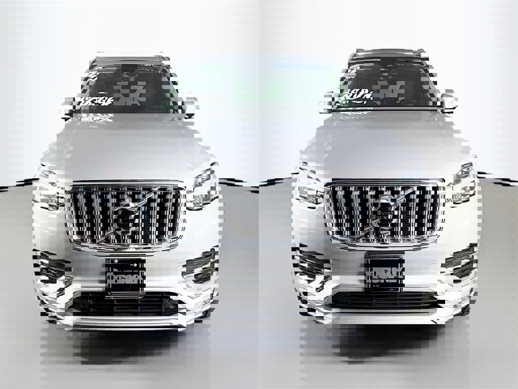 Certified 2025 Volvo XC90 B5 Core image 2