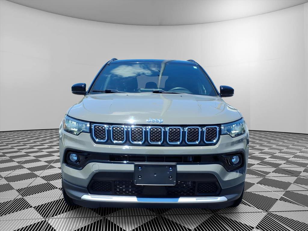 Used 2023 Jeep Compass Limited AWD/4WD image 2