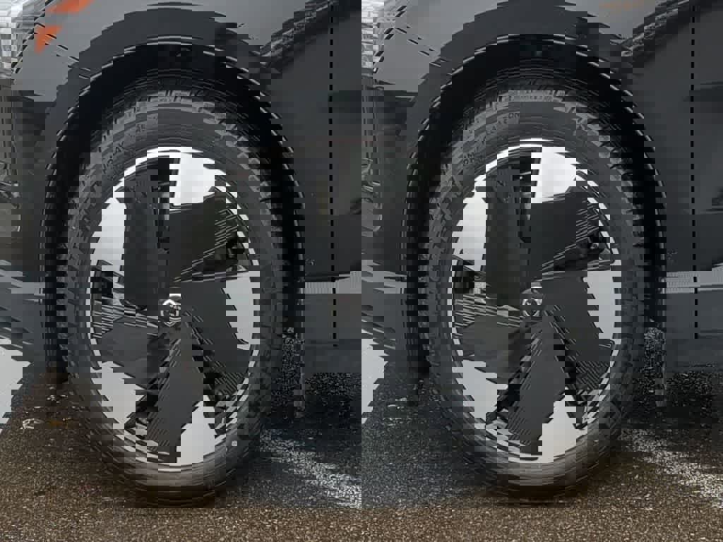 Used 2025 Volvo EX30 Plus w/ Protection Package Premier image 13