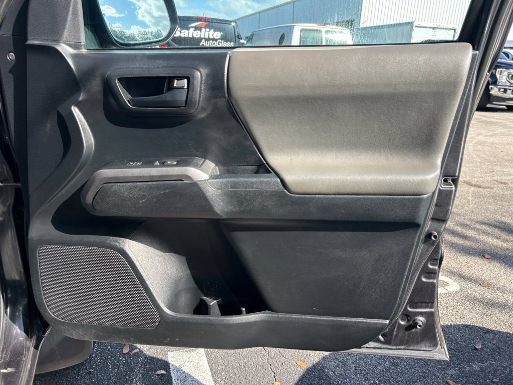 Used 2019 Toyota Tacoma SR5 AWD/4WD image 38