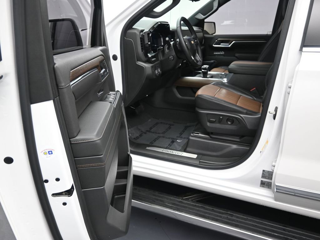 Used 2023 Chevrolet Silverado 1500 High Country w/ High Country Premium Package image 11
