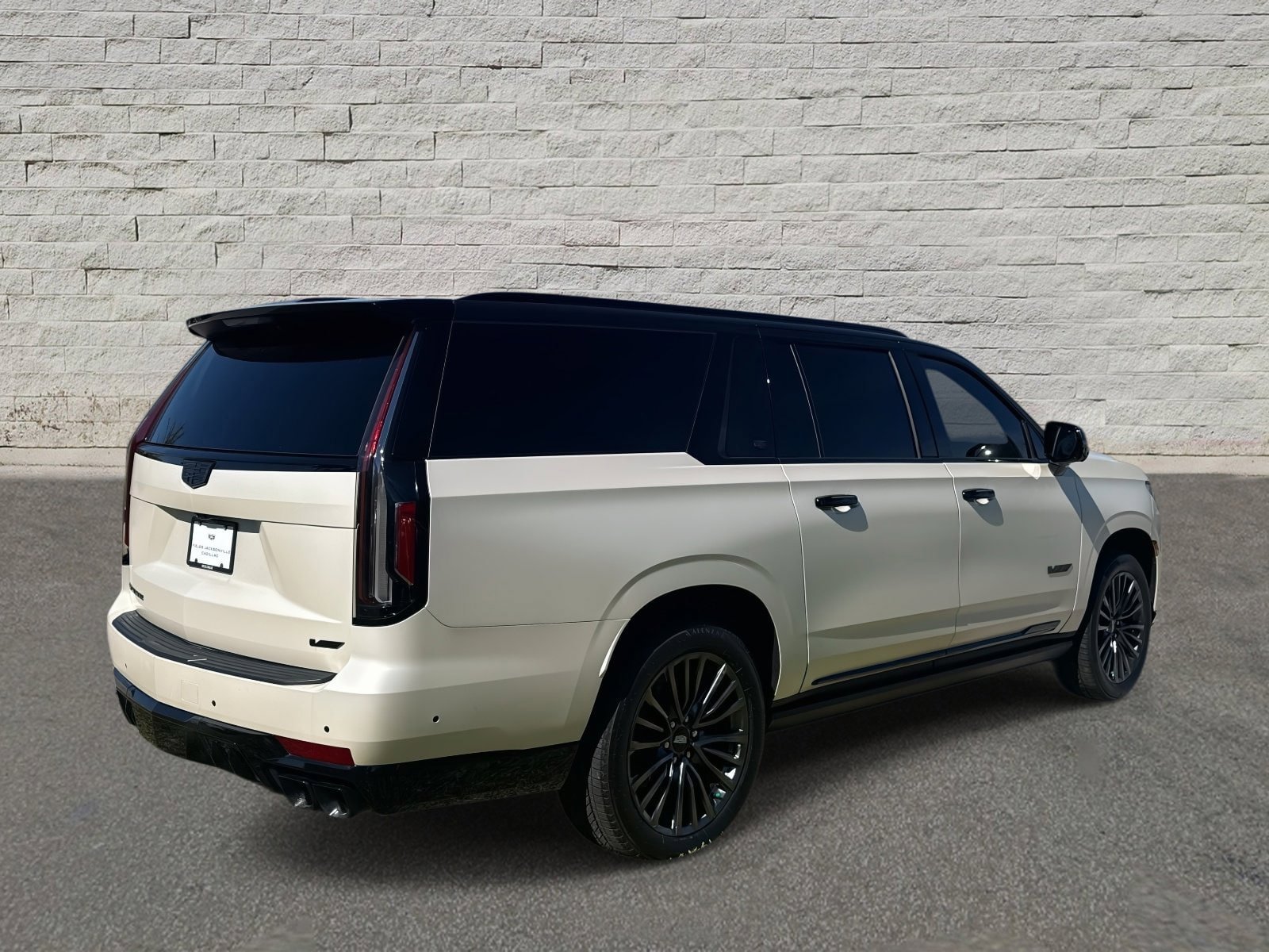 Used 2023 Cadillac Escalade ESV V w/ Heavy-Duty Trailer Package image 5