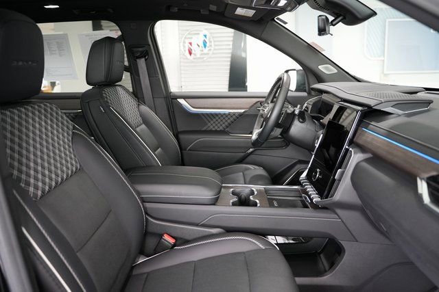 Used 2024 GMC Acadia Denali image 27