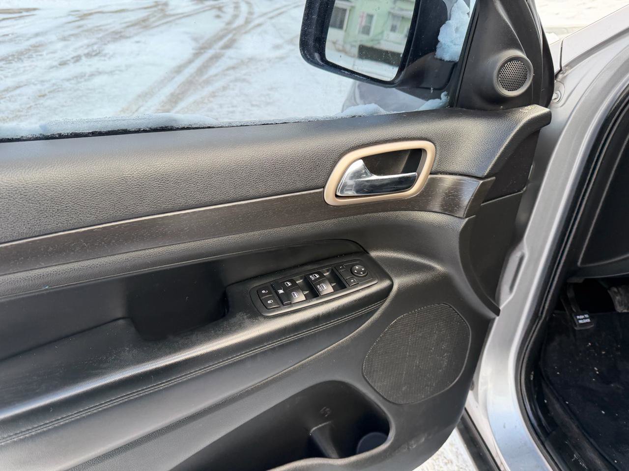 Used 2016 Jeep Grand Cherokee Laredo image 9